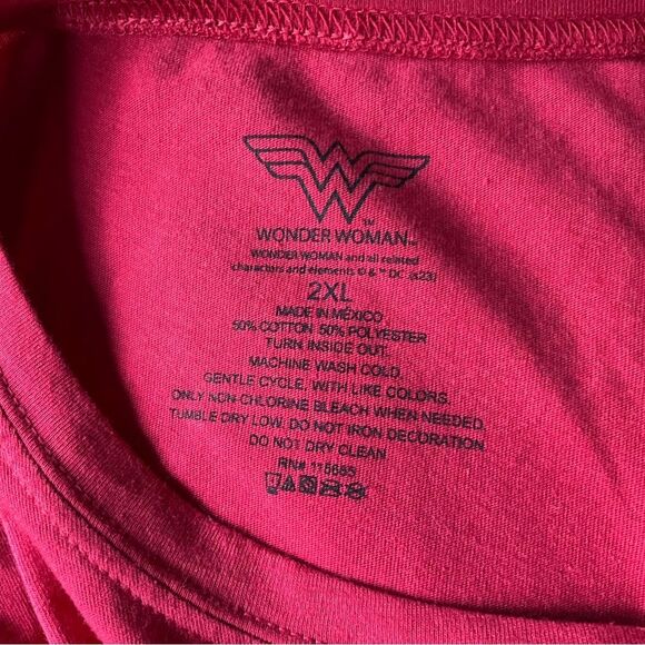 DC Red and Gold Graphic Tee Relaxed Fit - Picture 6 of 6